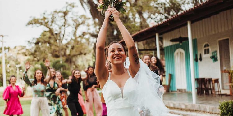 DIY Weddings - How To Save Money By Doing It Yourself.