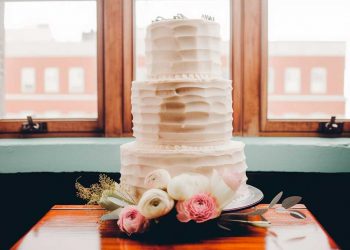 Save Money By Baking Your Own Wedding Cake