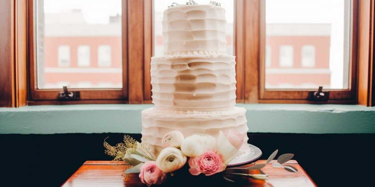 Save Money By Baking Your Own Wedding Cake