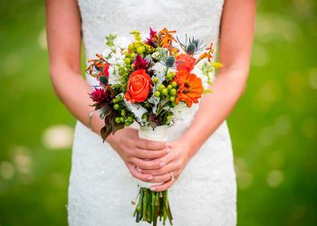 How To Save Money On Your Wedding Flowers
