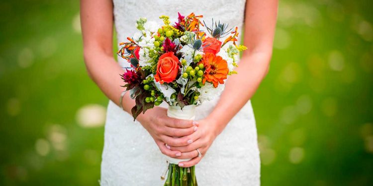 How To Save Money On Your Wedding Flowers