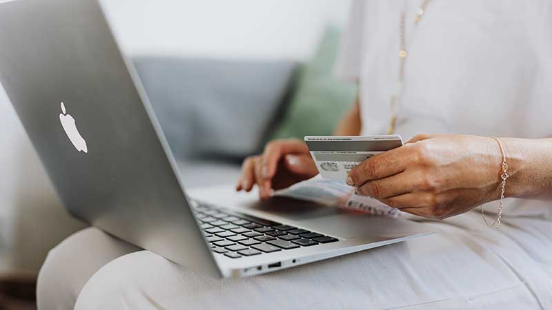 Use the 24-hour rule for online shopping to save money